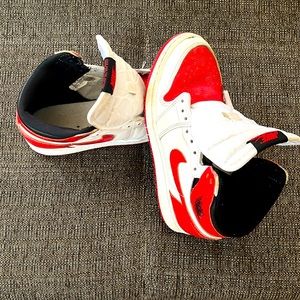 Boys 5/Womens 6 Nike Air Jordan 1s